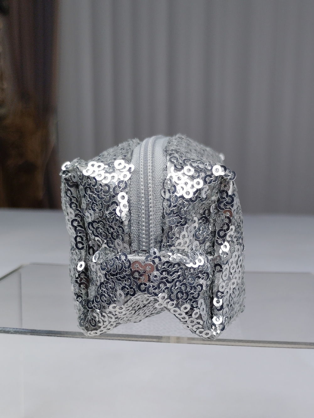 Mac Small Cosmetics Bag With Key Chain. - Picture 3 of 9